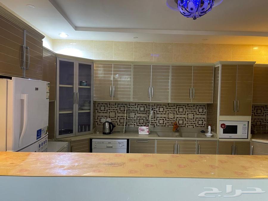 شقة 6 غرف في الواحة 17