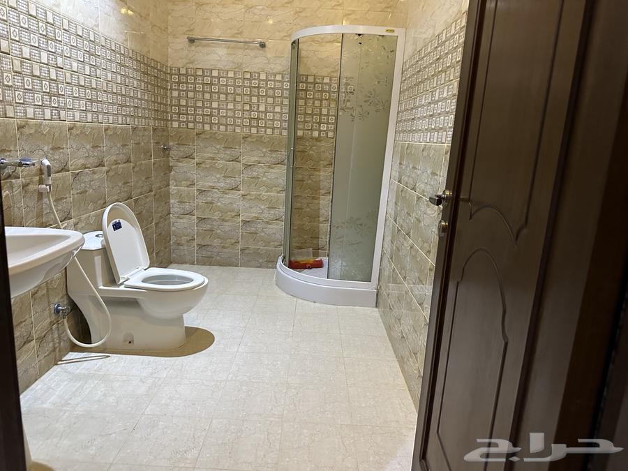 شقة 6 غرف في الواحة 5