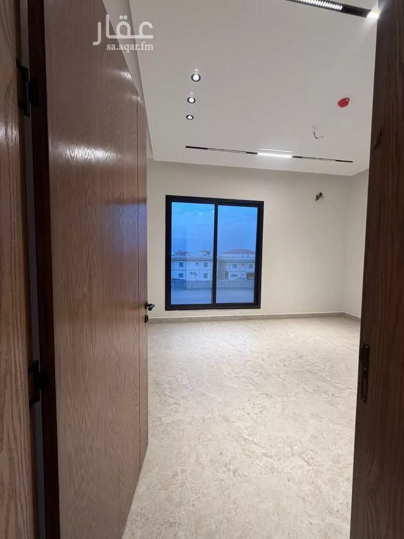 شقة 4 غرف في الروضة 12