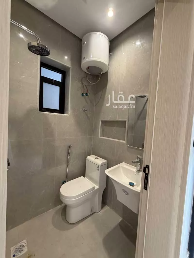 شقة 6 غرف في ضاحية الملك فهد 12