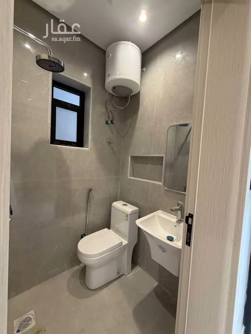 شقة 6 غرف في ضاحية الملك فهد 18