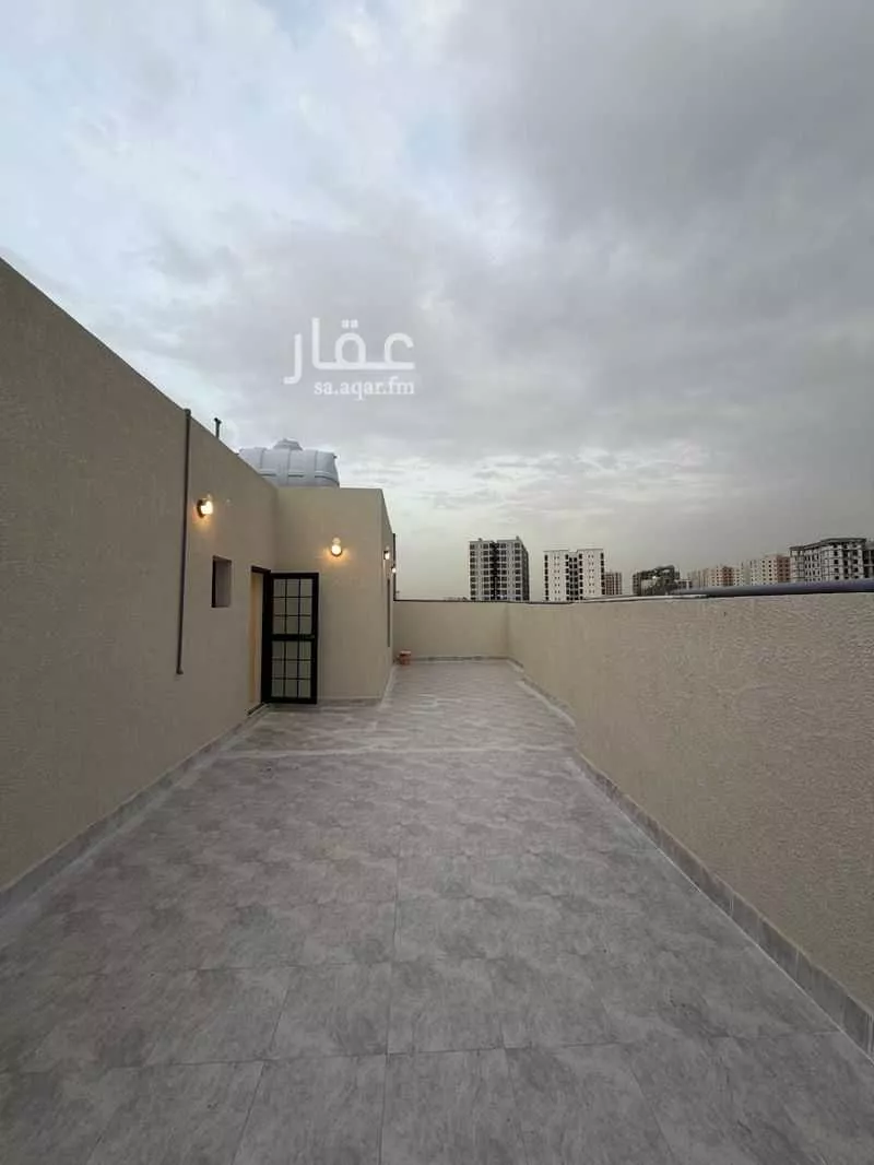 شقة 5 غرف في ضاحية الملك فهد 11