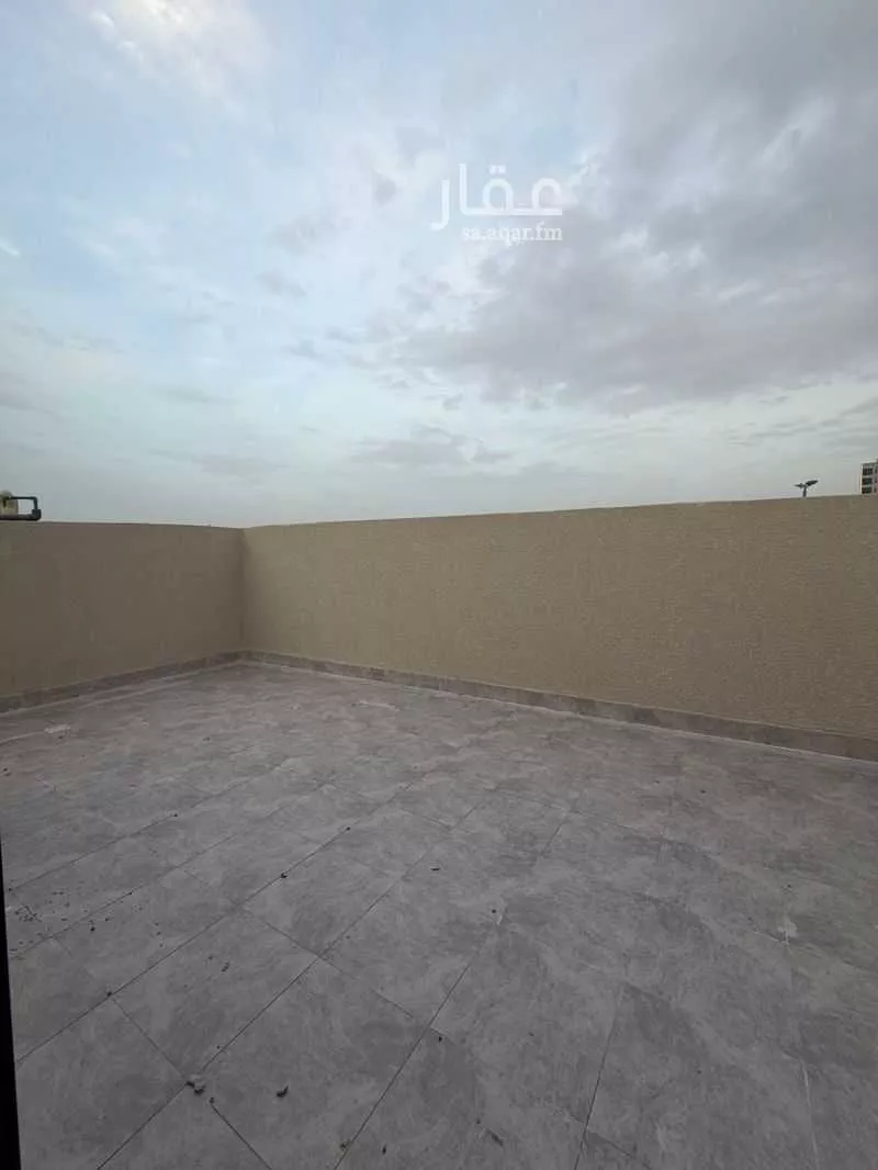 شقة 5 غرف في ضاحية الملك فهد 8