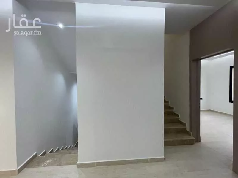 فيلا 6 غرف في العريجاء الوسطى 8