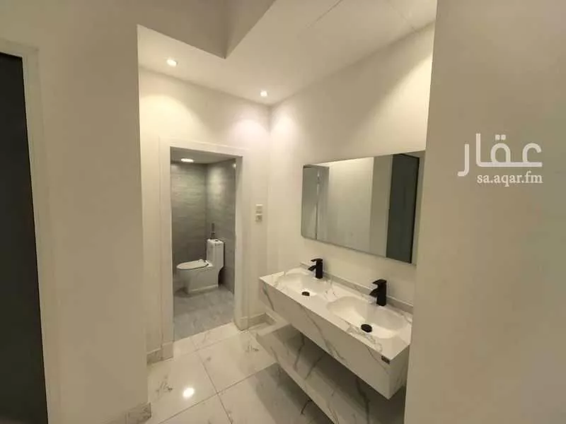 فيلا 7 غرف في العارض 10