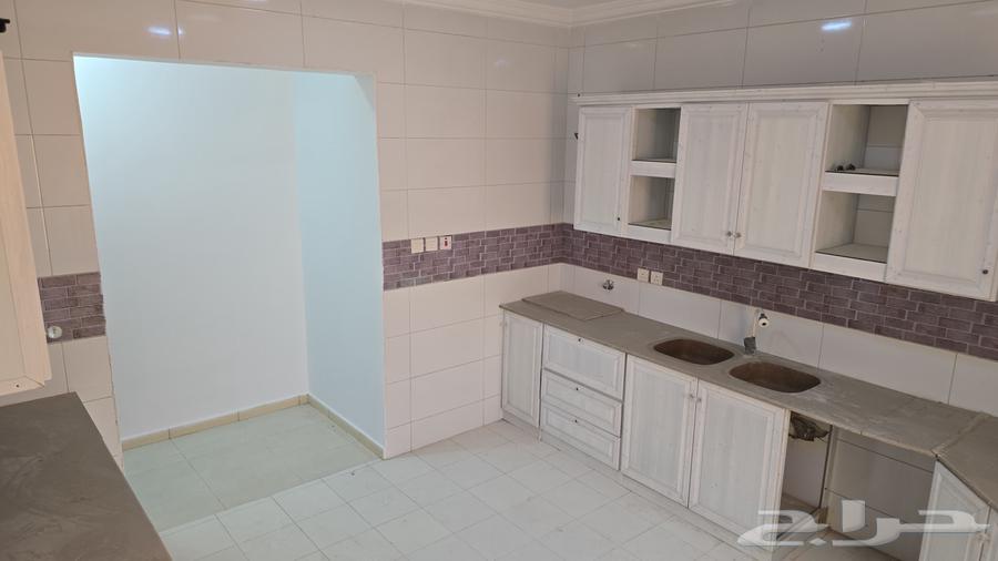 شقة 4 غرف في العوالي 2