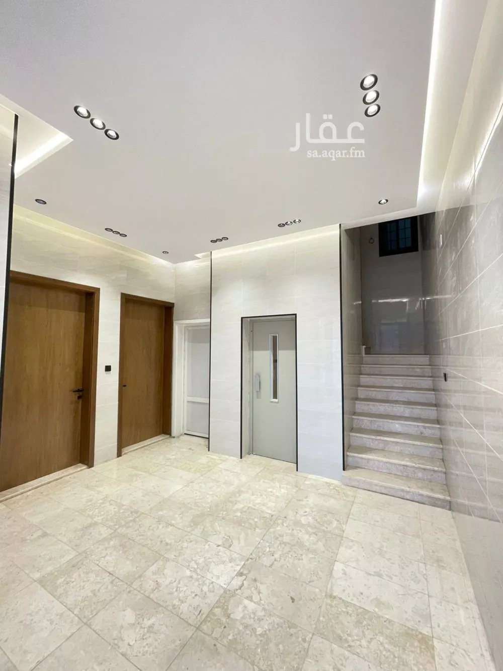 فيلا 10 غرف في الملك فهد 12