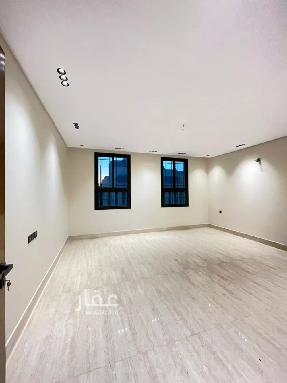 فيلا 10 غرف في الملك فهد 8