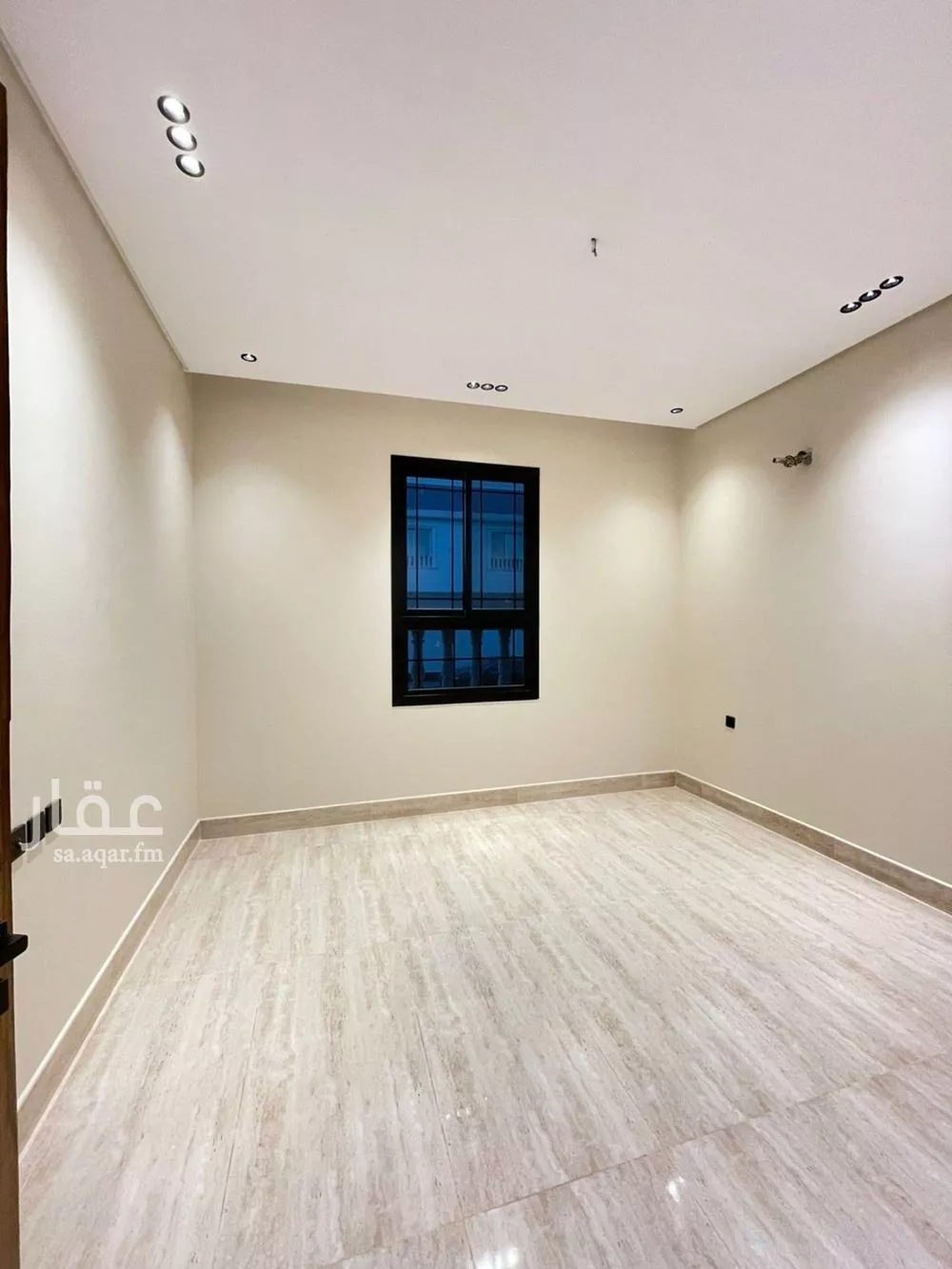 فيلا 10 غرف في الملك فهد 10