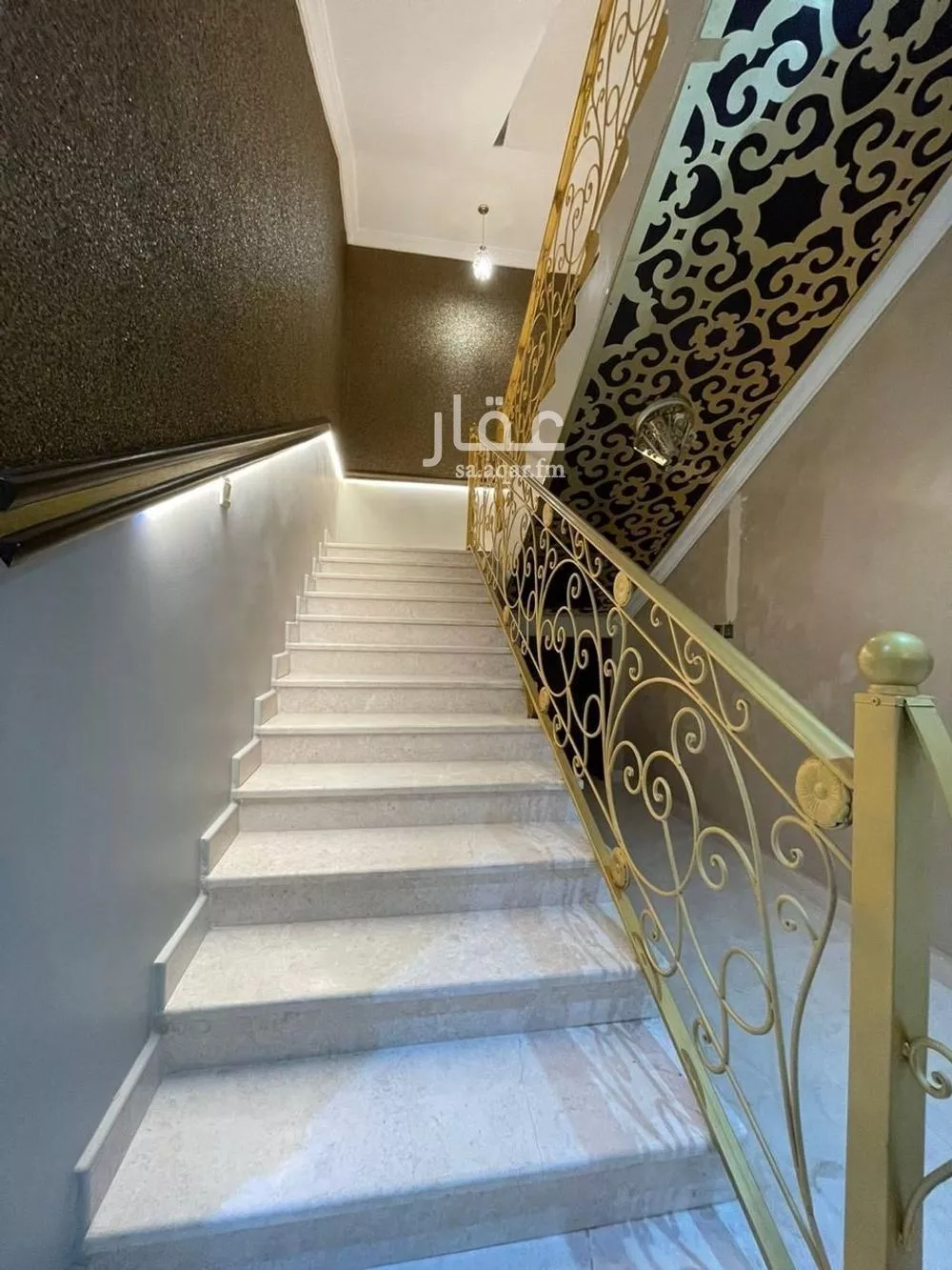 6 bedroom villa in Al Amwaj 11