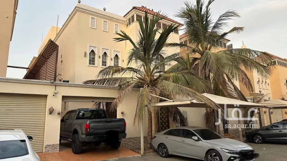 6 bedroom villa in Al Amwaj 15