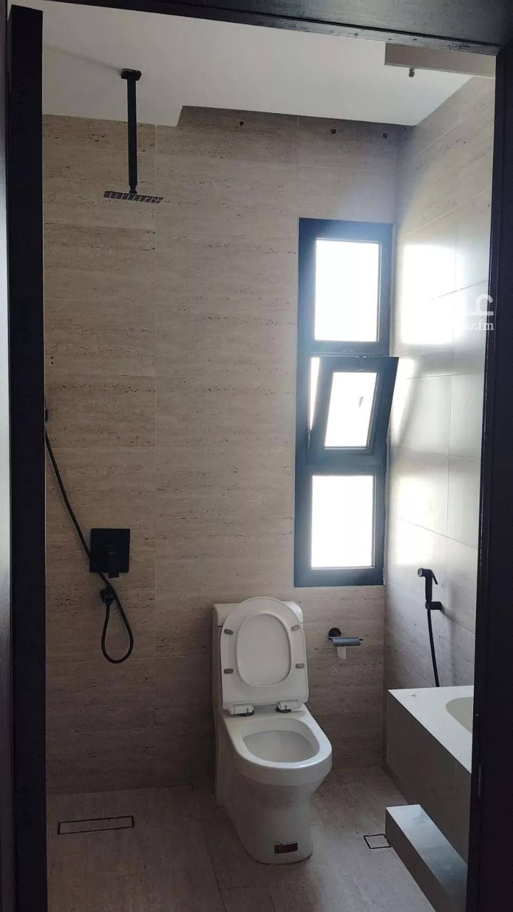 عمارة 1166 م² في النرجس 2