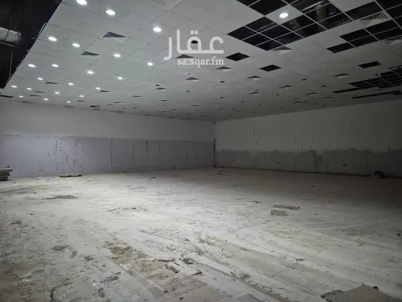 مستودع 1405 م² في العزيزية 3