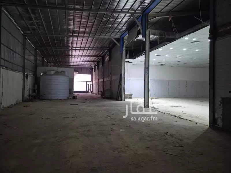 مستودع 1405 م² في العزيزية 4