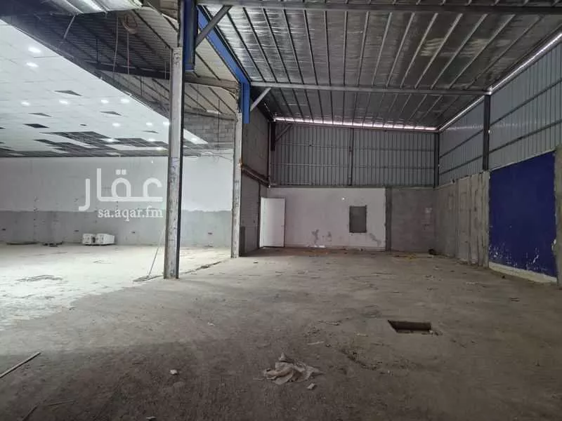 مستودع 1405 م² في العزيزية 6