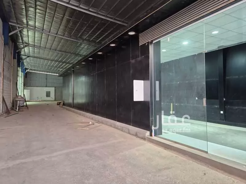 مستودع 1405 م² في العزيزية 8