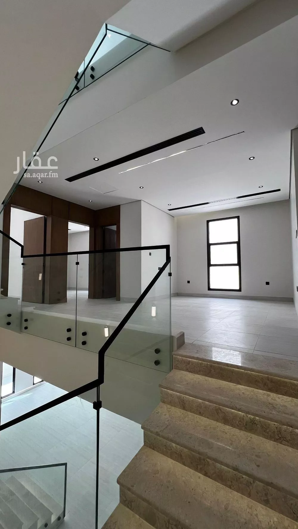 فيلا 6 غرف في العارض 8