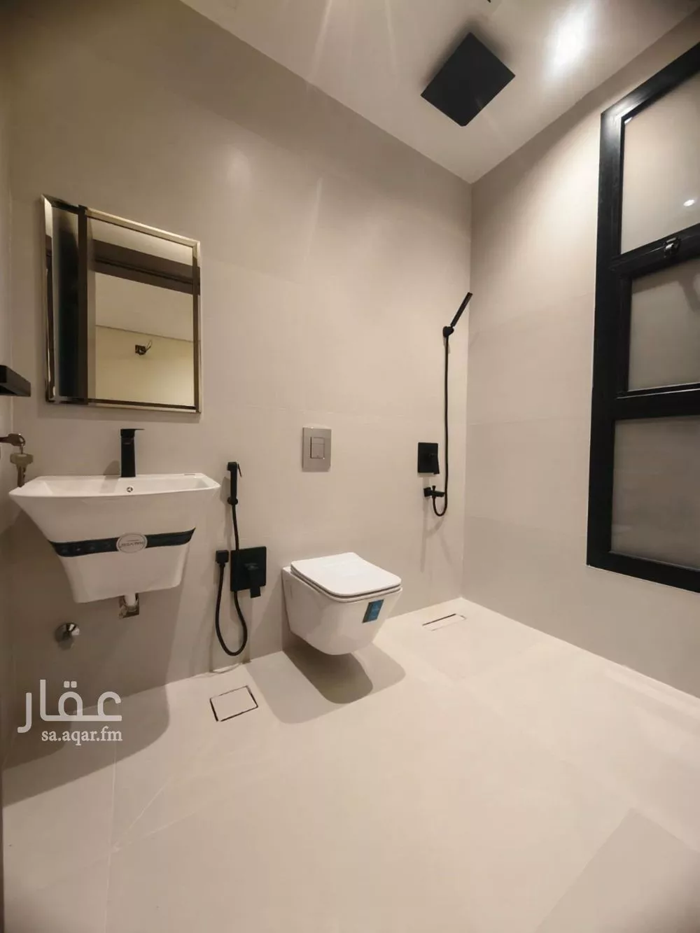 فيلا 4 غرف في العارض 2