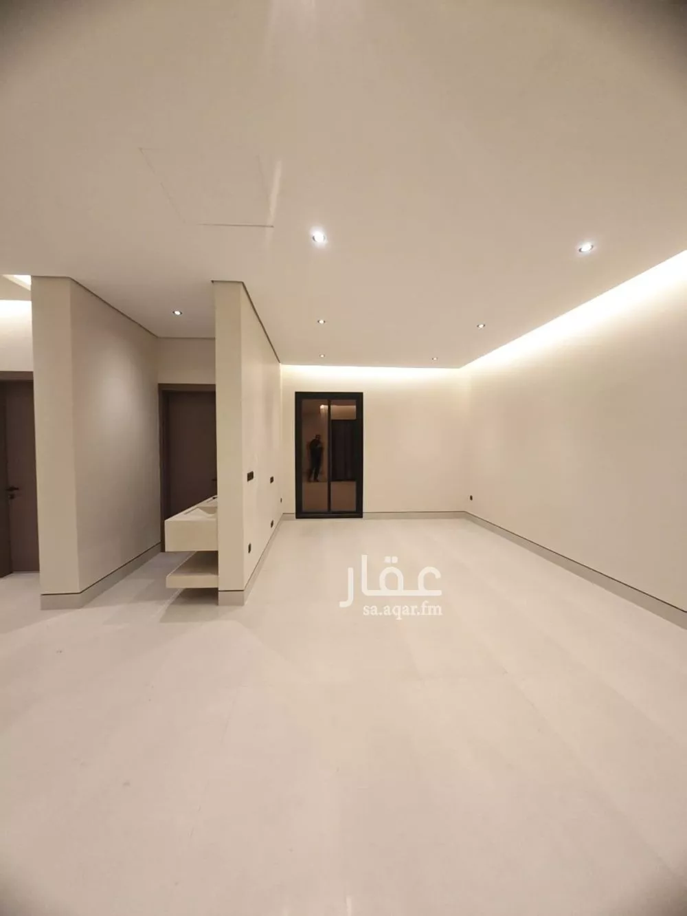 فيلا 4 غرف في العارض 5