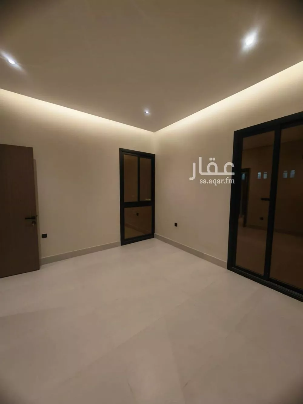 فيلا 4 غرف في العارض 6