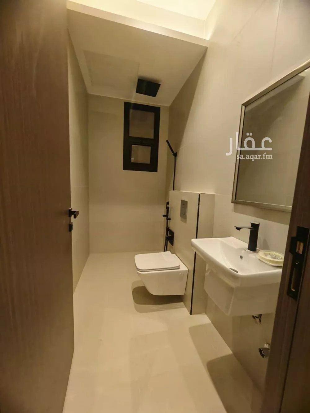 فيلا 4 غرف في العارض 10