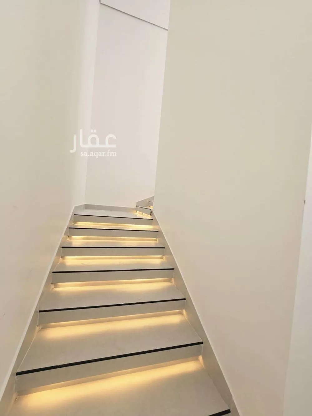 فيلا 6 غرف في النرجس 8