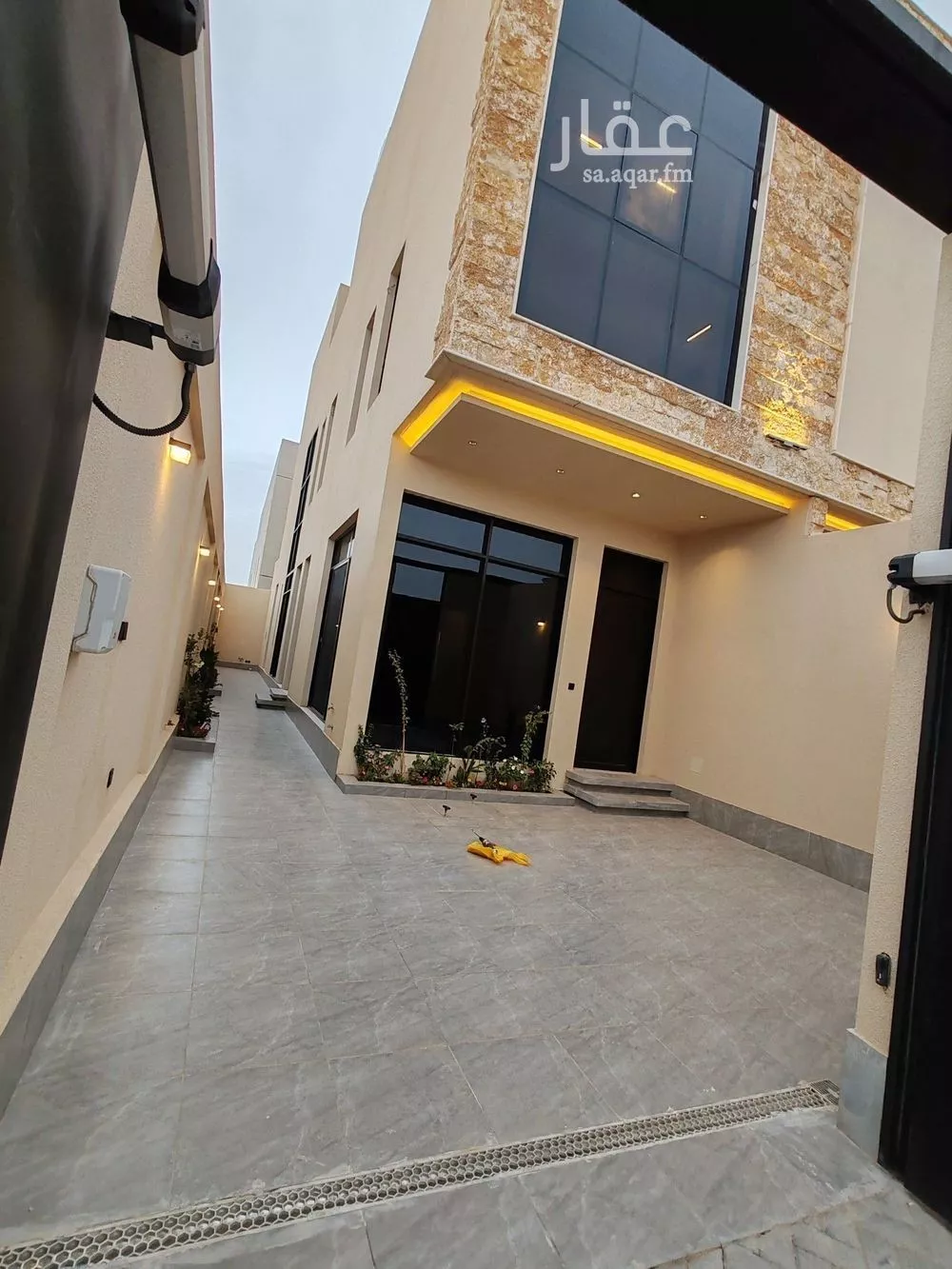 فيلا 3 غرف في العارض 6