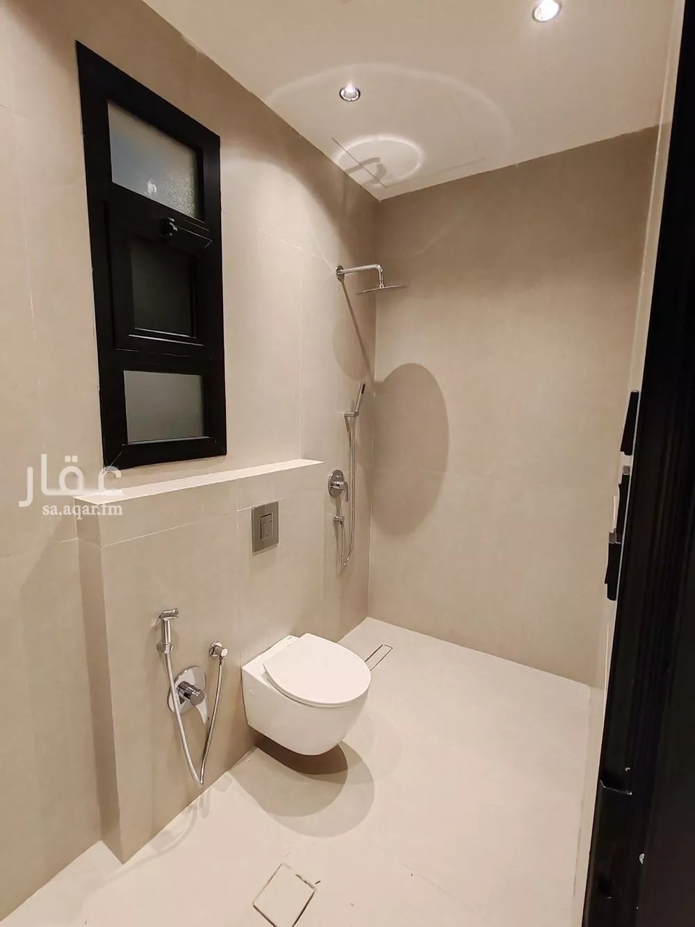 فيلا 3 غرف في العارض 8