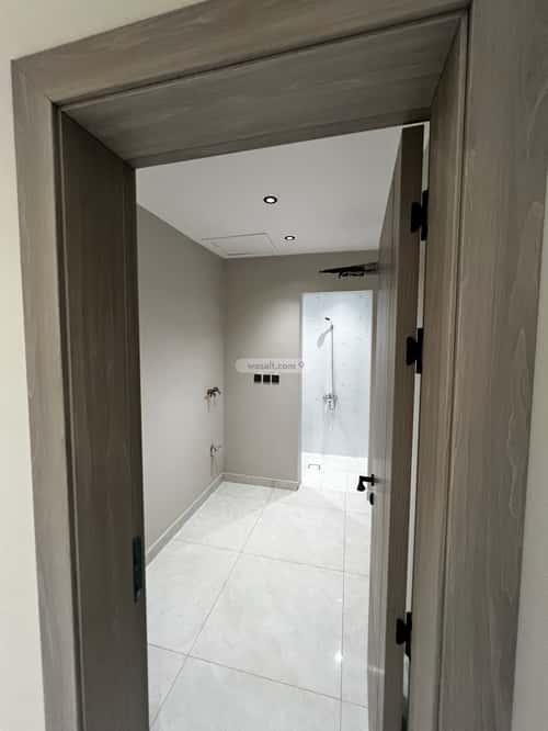 شقة 5 غرف في الريان 8