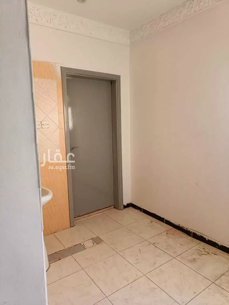 3 bedroom floor in Al Yarmouk 2