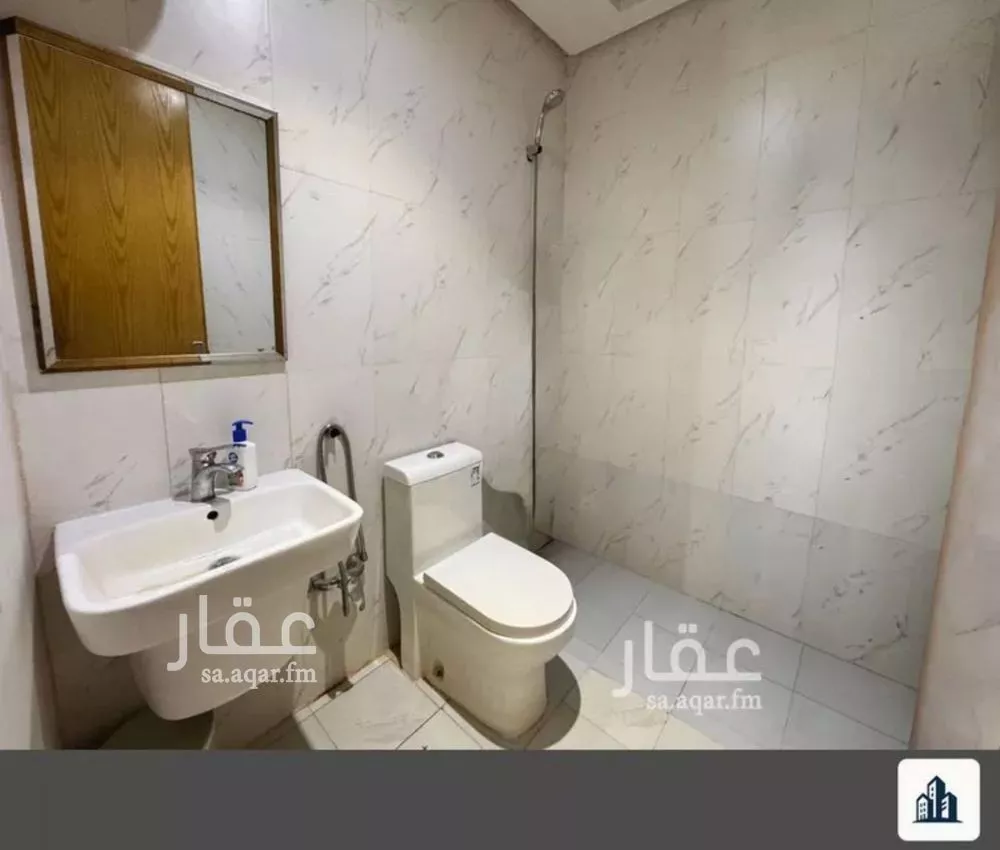 فيلا 6 غرف في الشرق 12