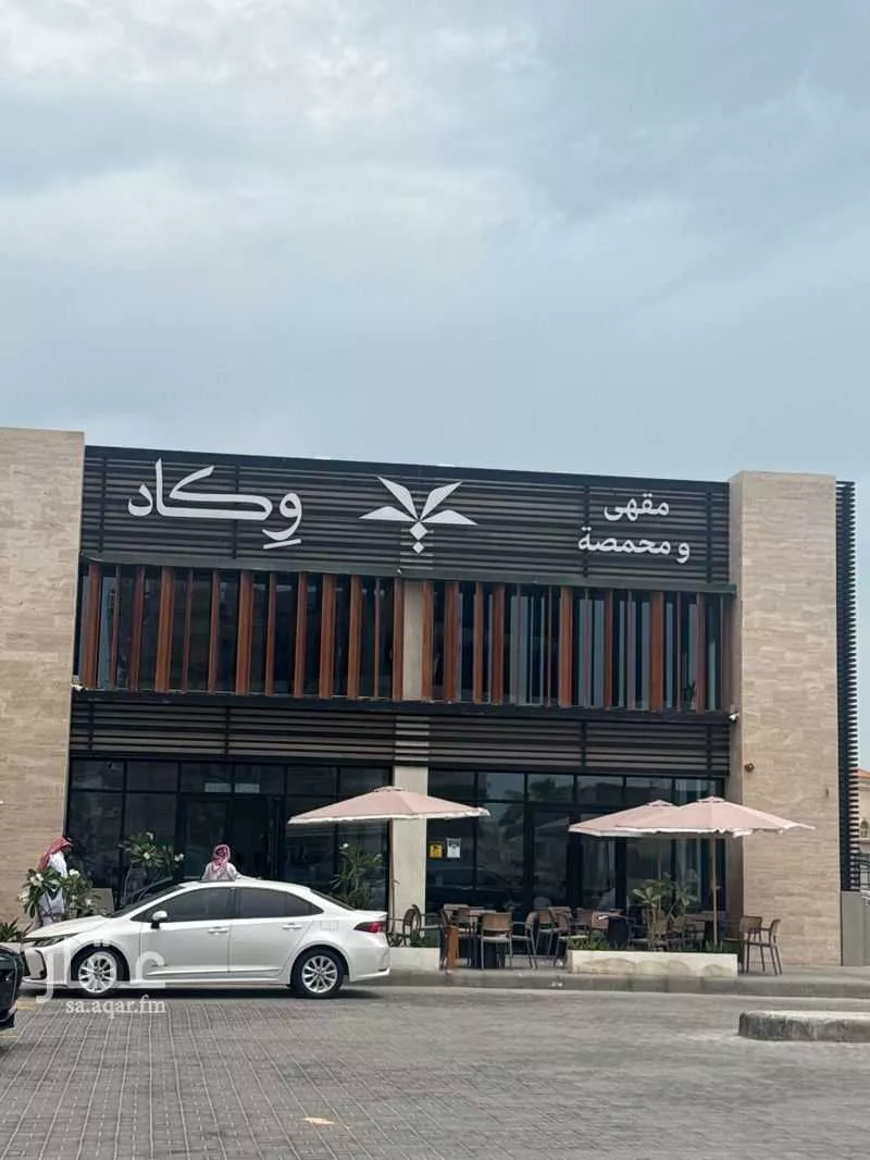 محل 2400 م² في الكورنيش 2