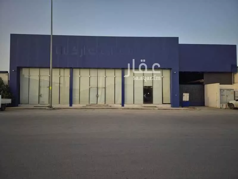 1405 sqm shop in Al Aziziyah 3