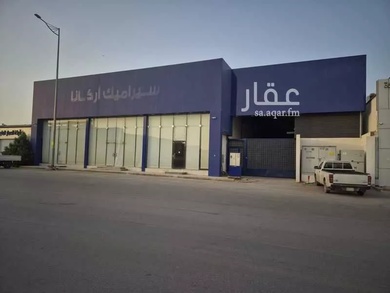 1405 sqm shop in Al Aziziyah 5