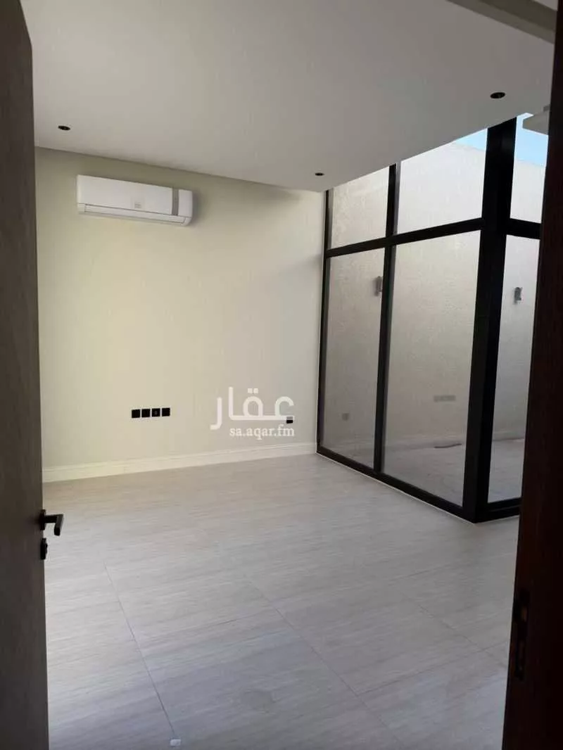 4 bedroom villa in Al Aridh 10