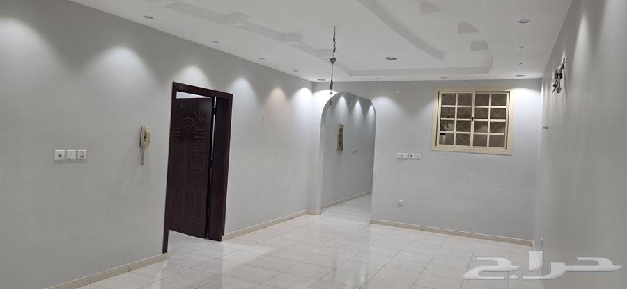 شقة 3 غرف في العزيزية 8