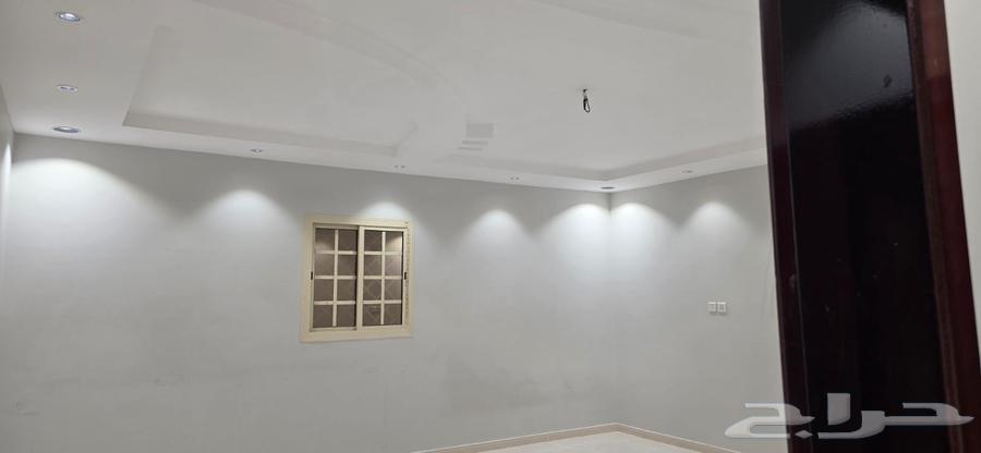 شقة 3 غرف في العزيزية 9