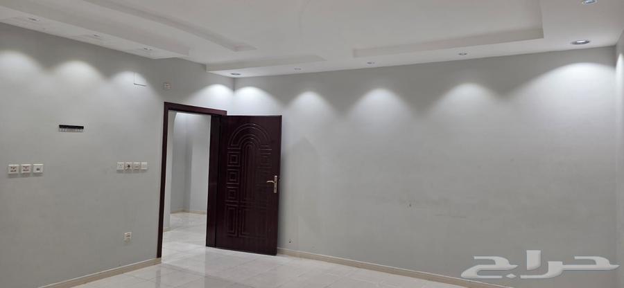 شقة 3 غرف في العزيزية 10