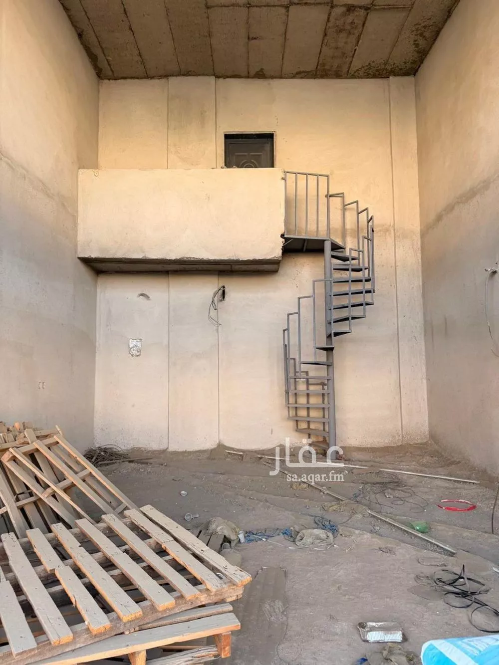 محل 596 م² في الملك فهد 3