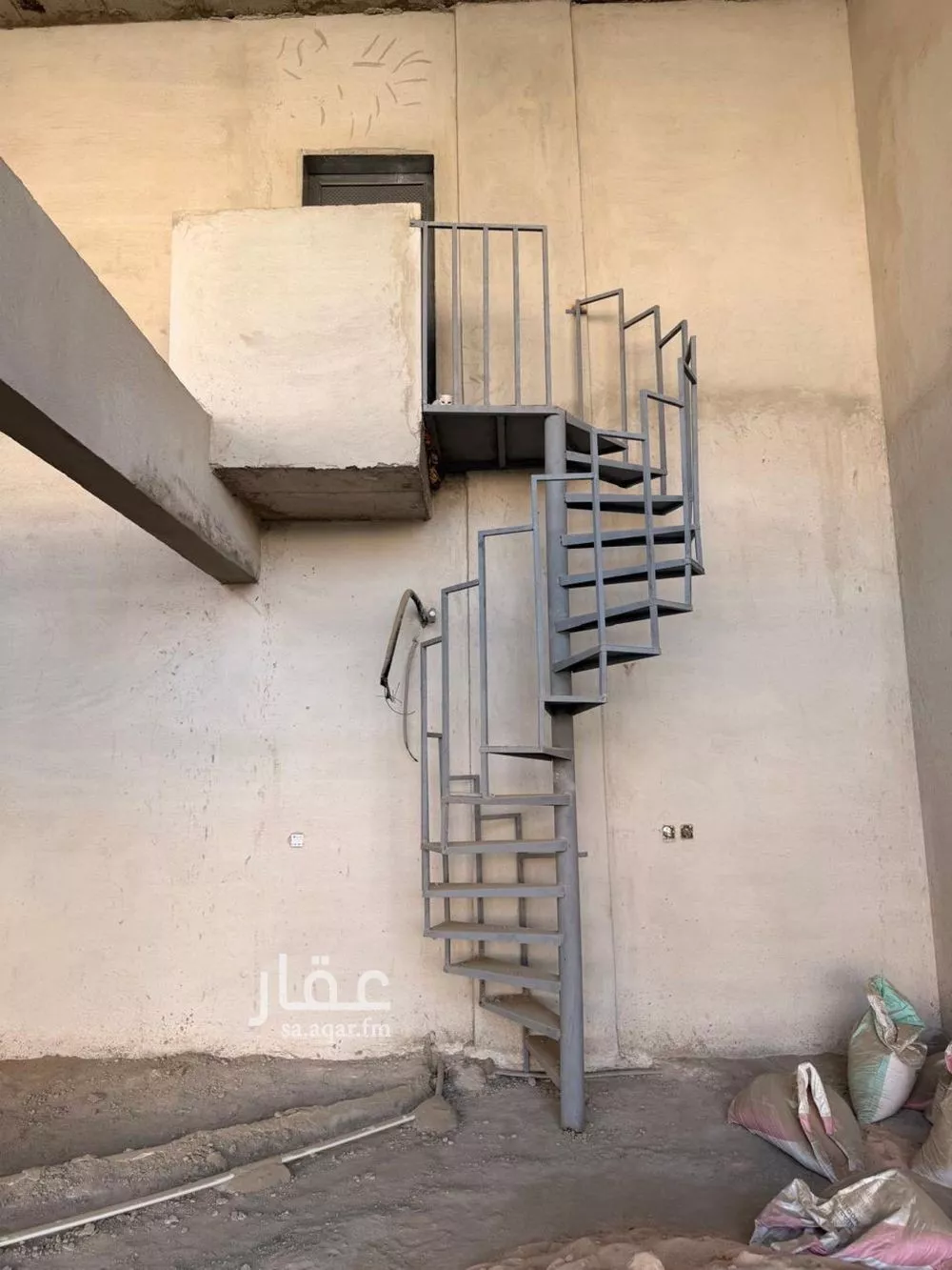 محل 596 م² في الملك فهد 7