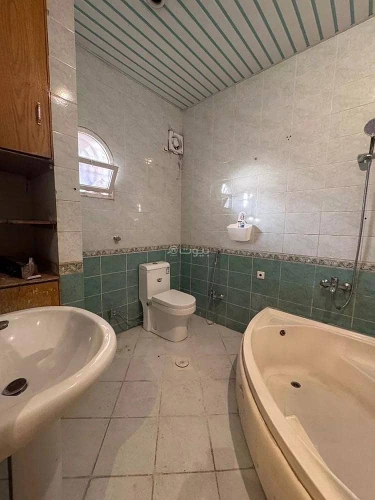 4 bedroom villa in Shubra, Riyadh 18