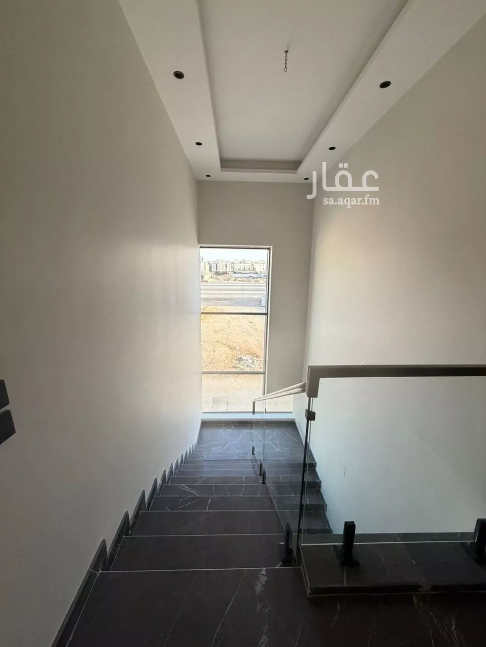 فيلا 4 غرف في العارض 12