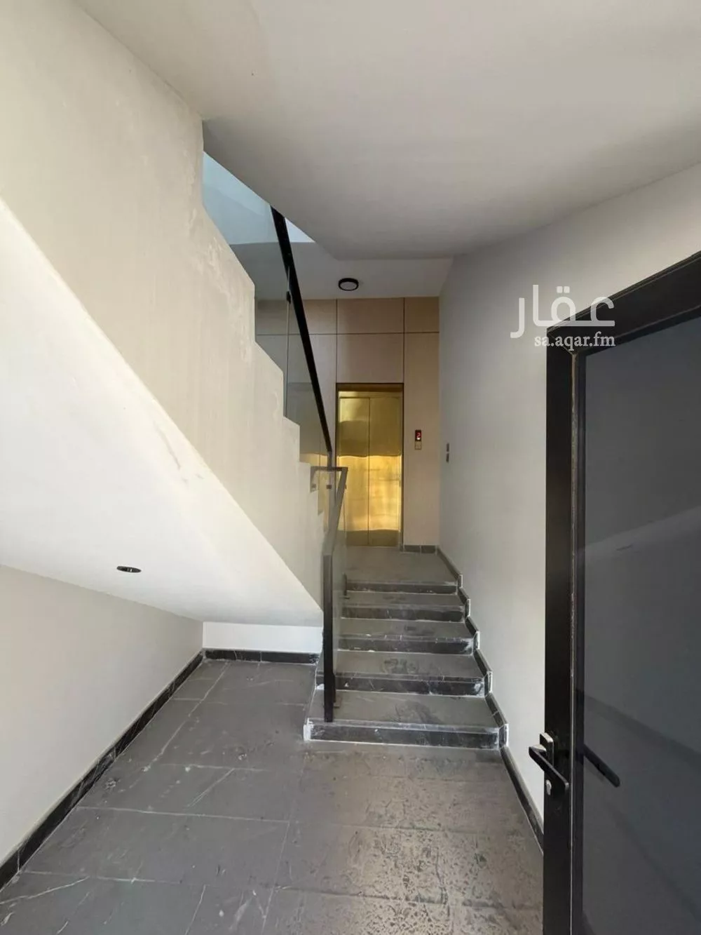 فيلا 4 غرف في العارض 3