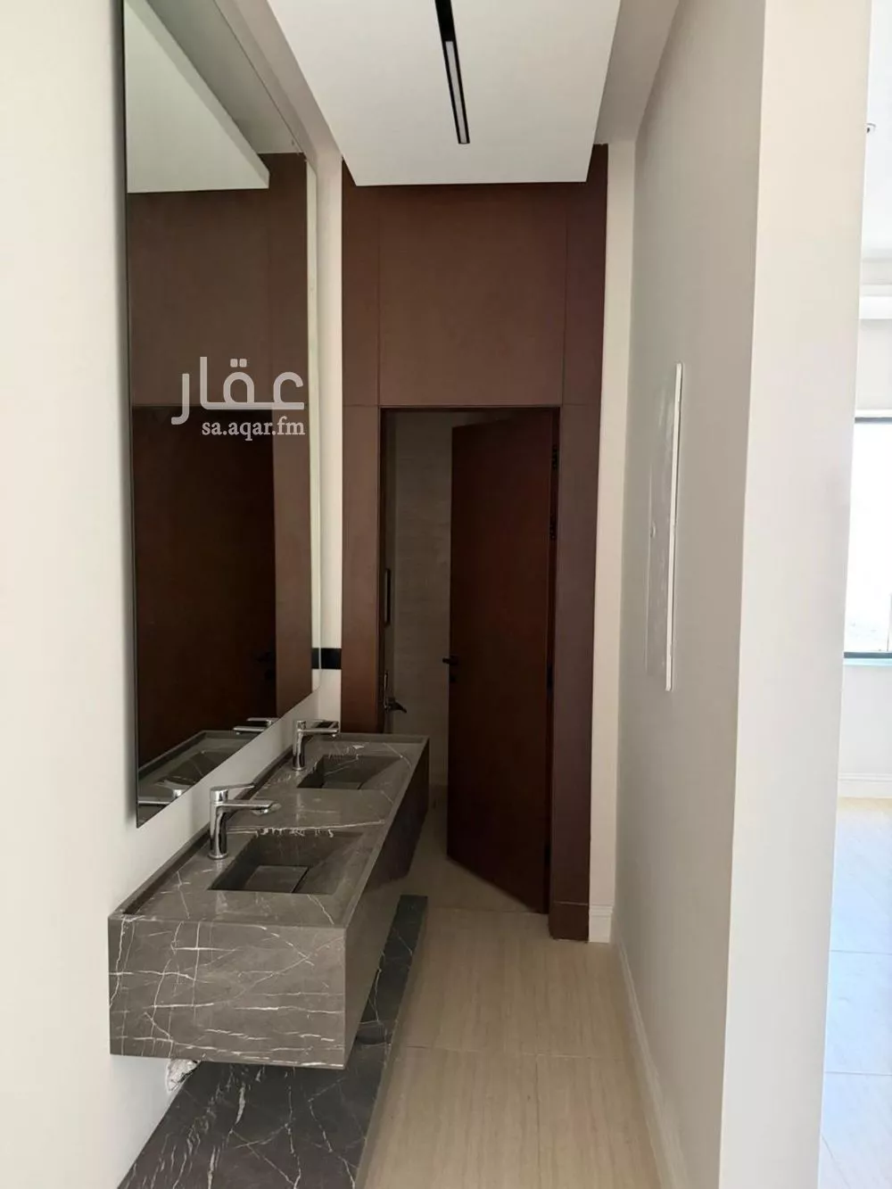 فيلا 4 غرف في العارض 8