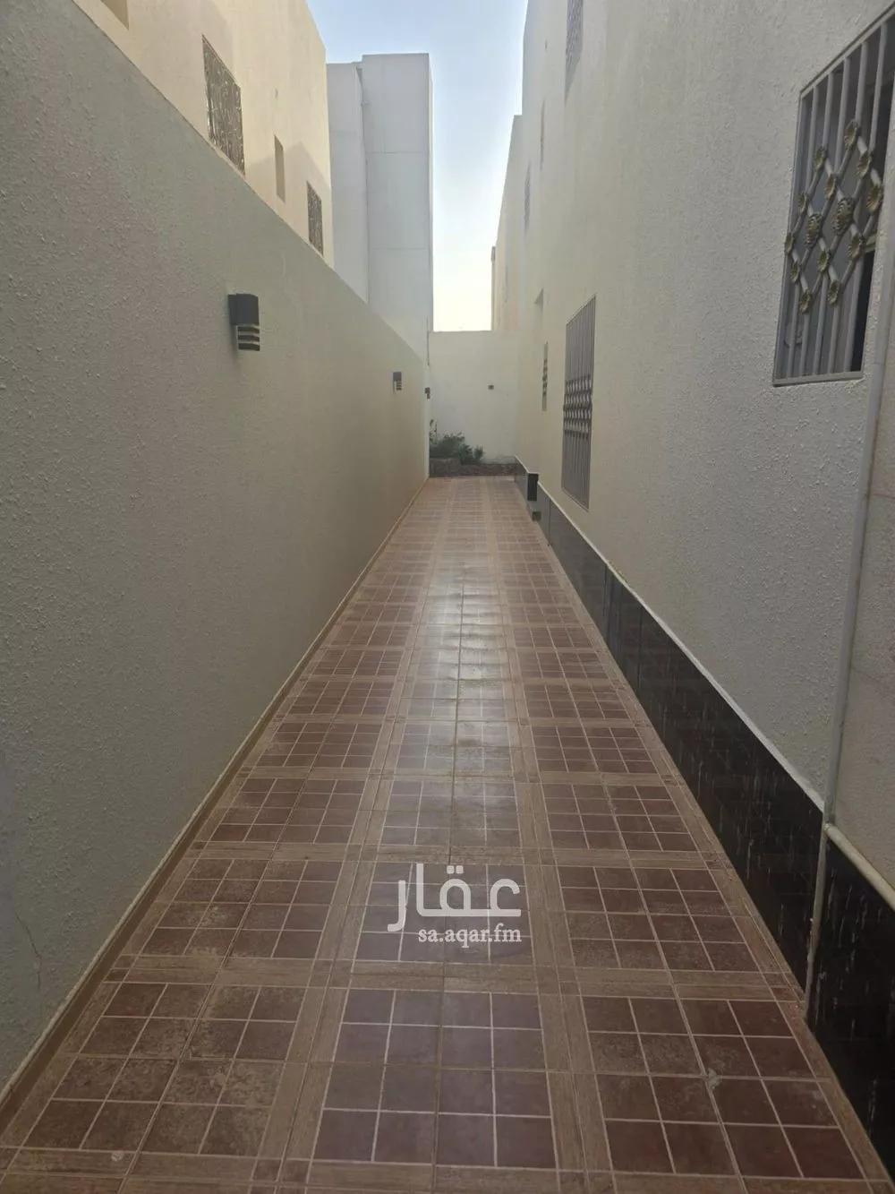 فيلا 5 غرف في الربيع 10