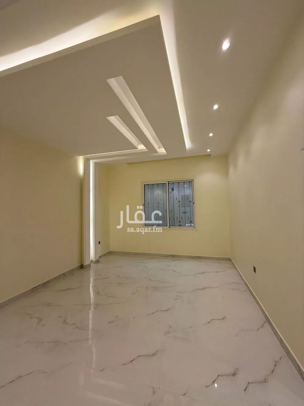 فيلا 4 غرف في العارض 11