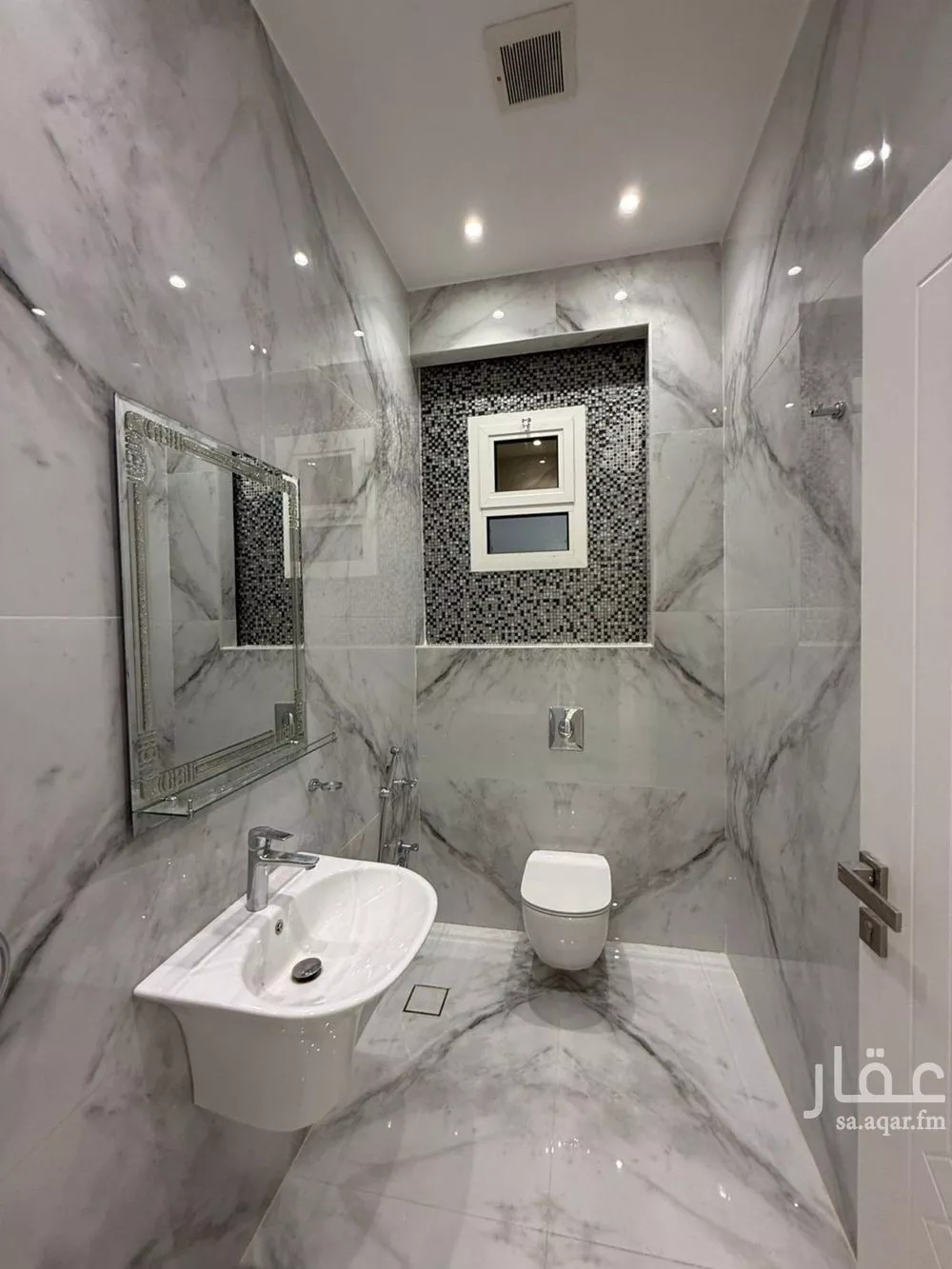 فيلا 4 غرف في العارض 8