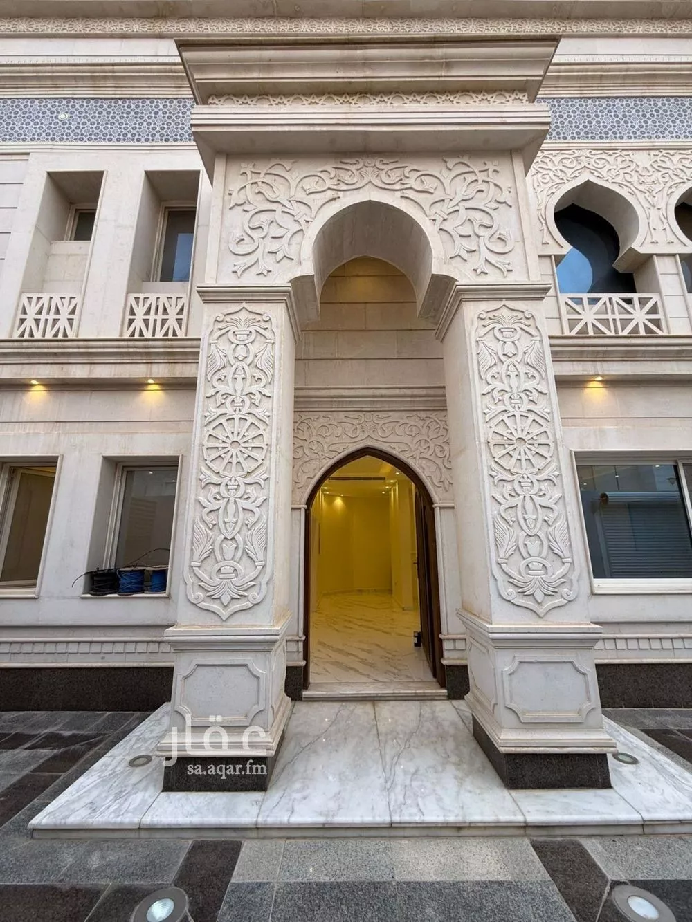 فيلا 4 غرف في العارض 10