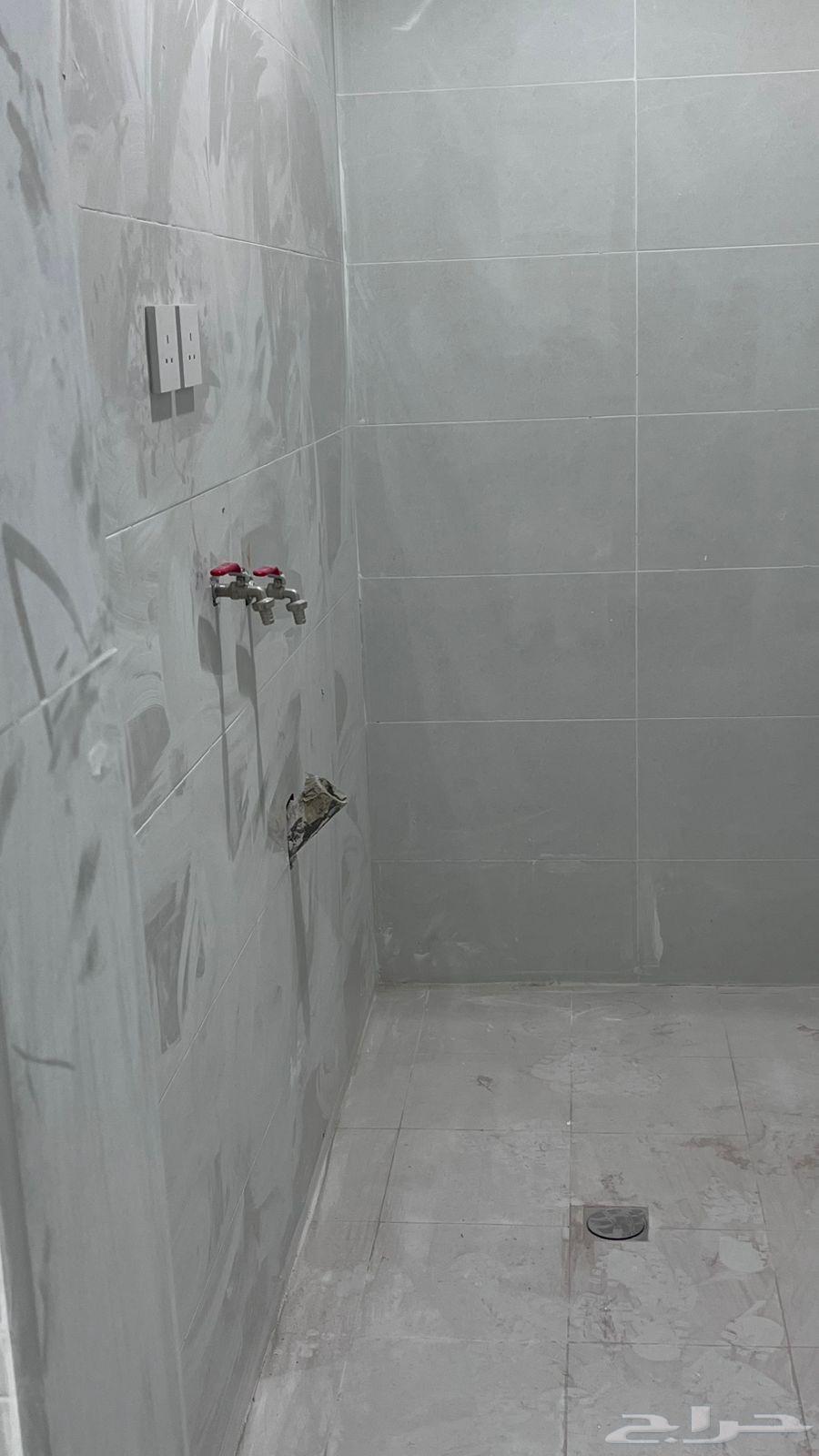 شقة 5 غرف في ضاحية الملك فهد 8