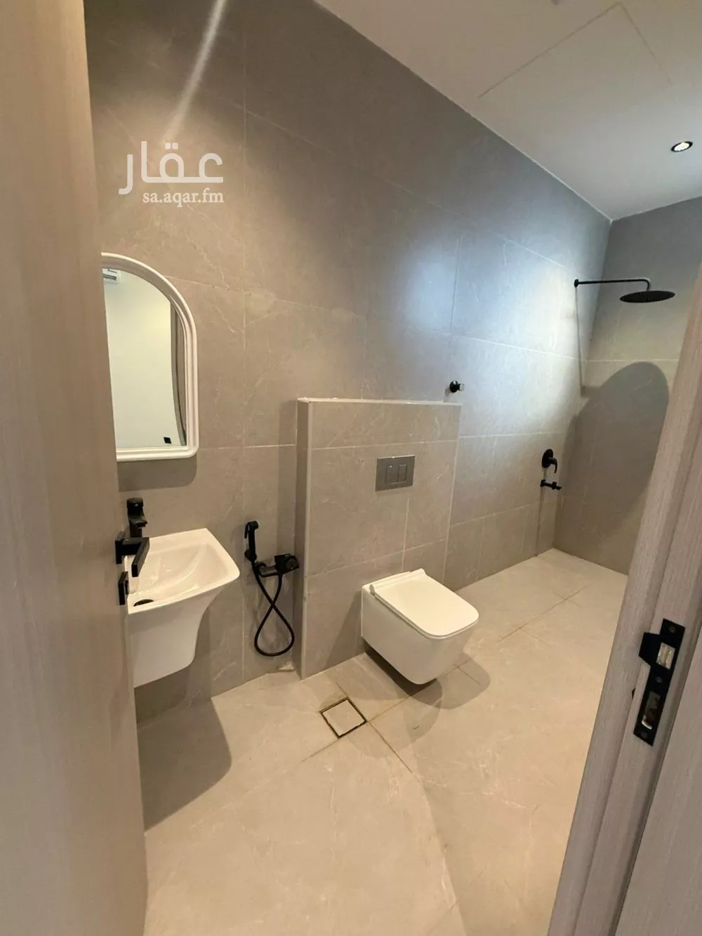 4 bedroom apartment in Dhahrat Laban 5